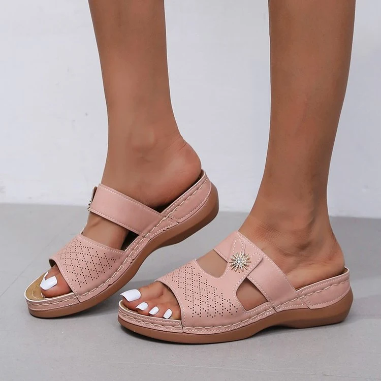 Sandalias huecas gruesas con bordado de boca de pez para mujer, cómodas y elegantes, ideales para el verano y caminar con estilo.