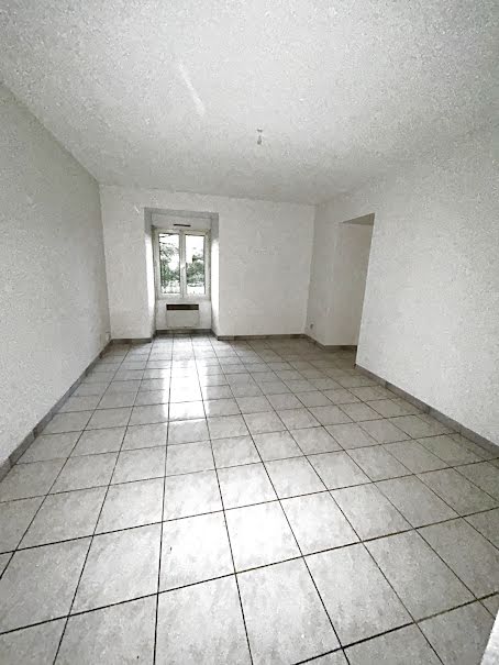 Location  appartement 3 pièces 79 m² à Chaumont (52000), 500 €