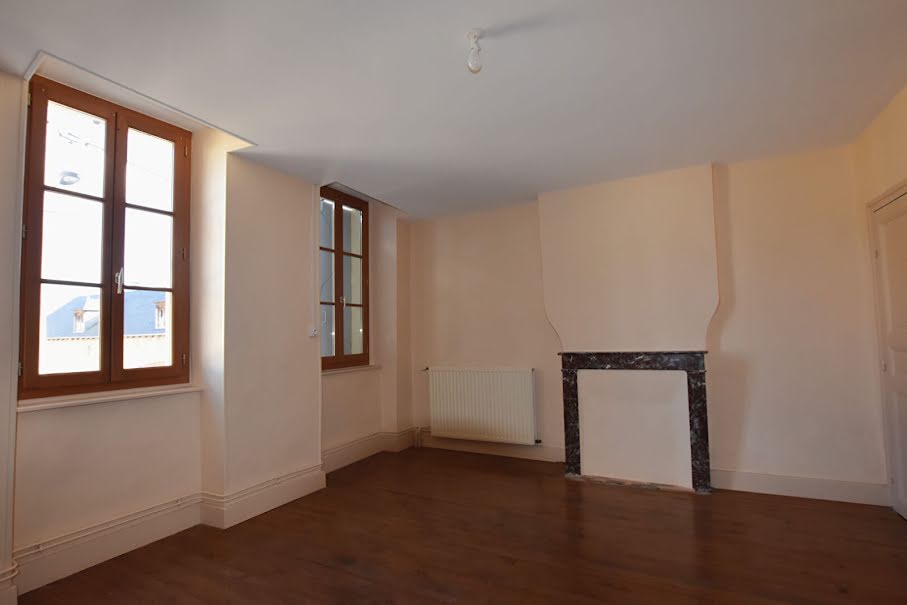 Vente maison 4 pièces 65 m² à Saint-Gérand-le-Puy (03150), 70 000 €