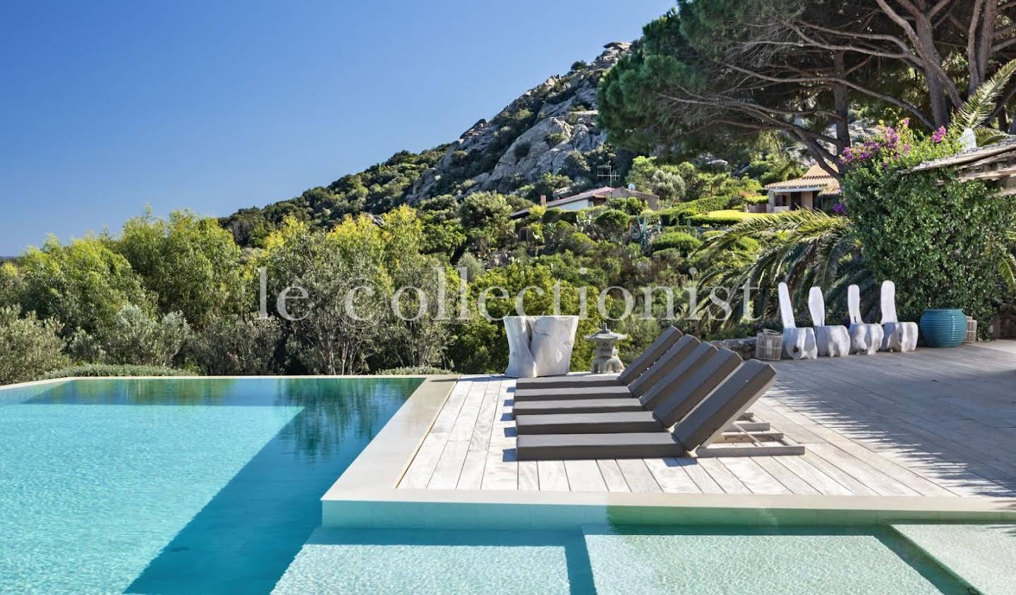 House with pool Punta Sardegna