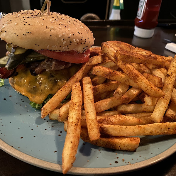 Auction Burger on GF bun; side GF fries with auction seasoning. Dedicated GF fryer. Fantastic, highly recommend!