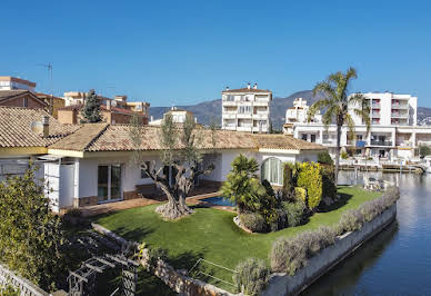 Villa avec piscine et jardin 2