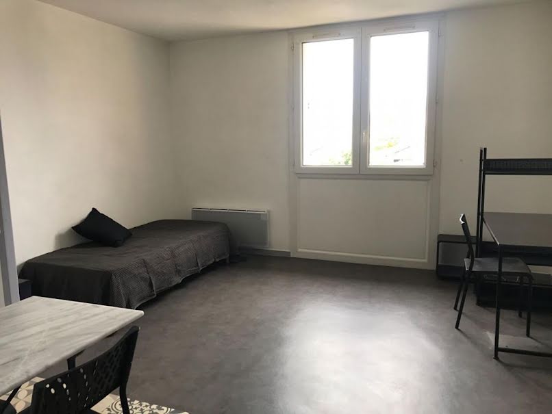 Location meublée appartement 1 pièce 24 m² à Limoges (87000), 375 €