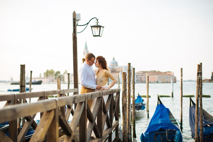 Wedding photographer Eva Isaeva (sisters). Photo of 19 March 2016