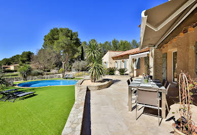 Villa with pool and garden 5