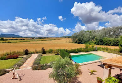 Maison avec piscine et terrasse 5