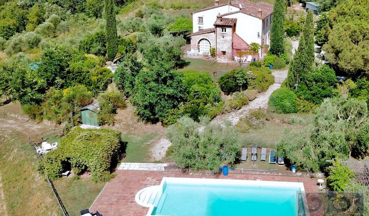 Property with pool Florence