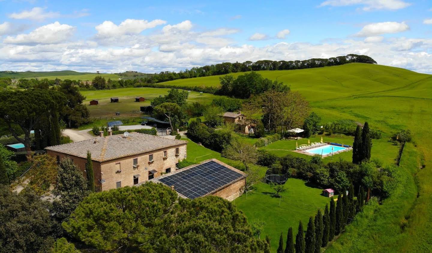 Corps de ferme avec jardin et piscine Monteroni d'Arbia