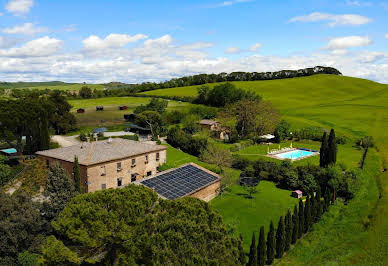 Corps de ferme avec jardin et piscine 1