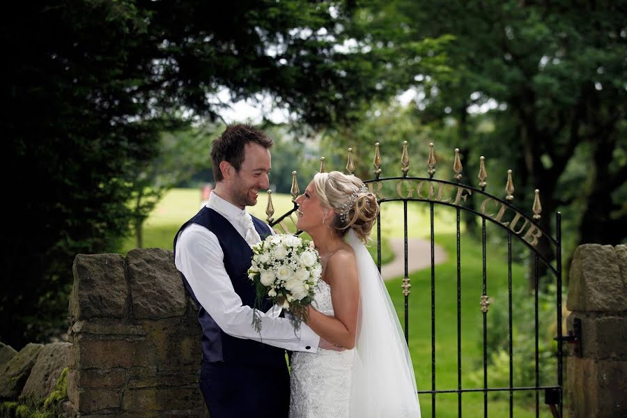 Wedding photographer Lesley Thomas (lesleythomasph). Photo of 2 July 2019