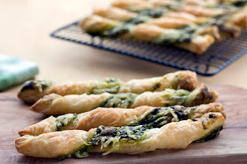 Pesto and cheese puff pastry twists