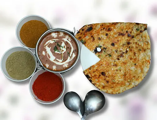 Dal Makhani With Garlic Naan