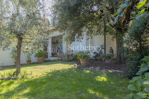 Villa purchase in Florence (Italy) with garden and terrace
