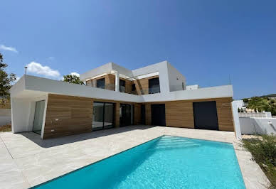 Villa with pool 2