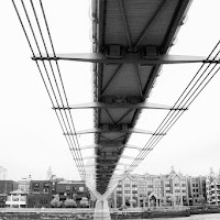 1996 Inizia la costruzione del millennium bridge di 