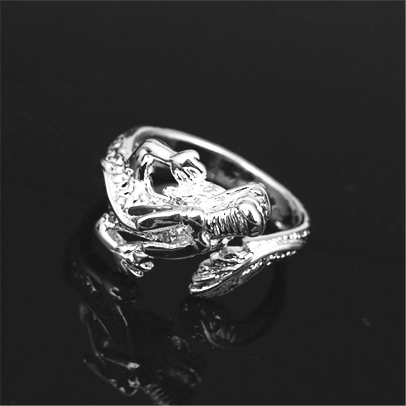 Anel de Joia de Prata Dragão Popular de Moda, um acessório estiloso para realçar seu visual, ideal para usar em qualquer evento
