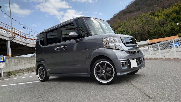 Nボックスカスタムの洗車・フィットハイブリッドGP5・一服中・日向坂46に関するカスタム事例の投稿画像1枚目