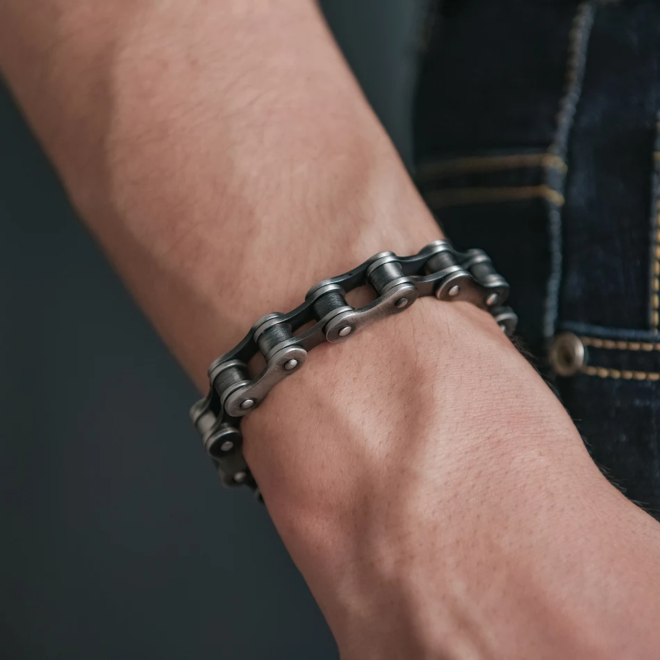 Bracelet de vélo pour homme vintage Street Punk, en acier titane. Chaîne robuste, pour un style audacieux et une résistance à toute épreuve.