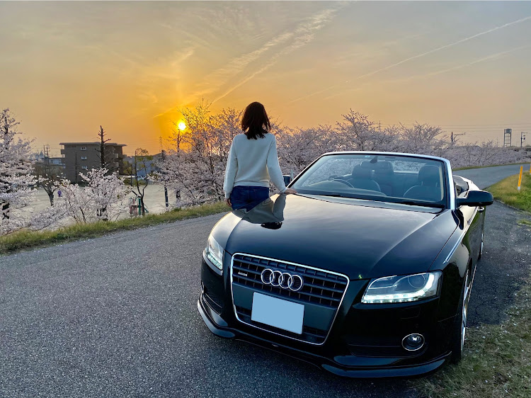 A5 カブリオレのアウディのある生活・オープンカーと桜・夕日と桜・ドライブ・ドライブ日和に関するカスタム事例の投稿画像1枚目
