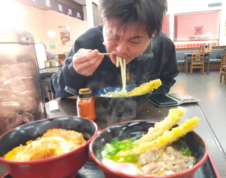 ハイエースバンの謝謝会・トオルちゃん・女子部・車中泊の旅に関するカスタム事例の投稿画像14枚目