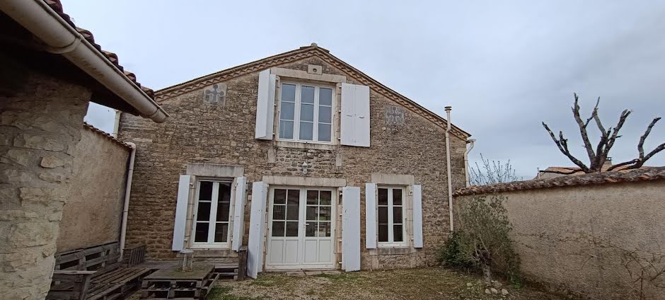 Vente maison 3 pièces 90 m² à Bernay-Saint-Martin (17330), 143 000 €