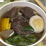 聞香牛肉麵(成功店)