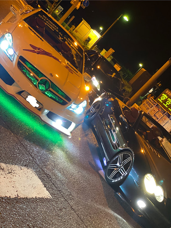 マークXのサンポート高松・ベンツＳＬ・オープンカー・日焼けがすごいに関するカスタム事例の投稿画像1枚目