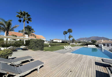 Maison avec piscine et terrasse 19