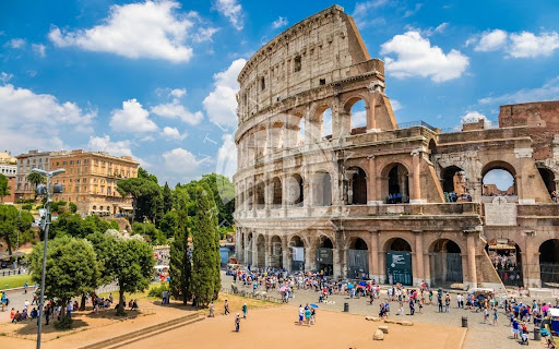 Luxury villa for sale in Rome (Italy) - Colosseum in Rome under blue sky