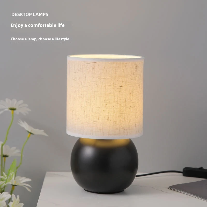 Lampe de chevet japonaise girly chambre à coucher en céramique plissée pour une ambiance douce et un style raffiné. Parfait pour votre espace.