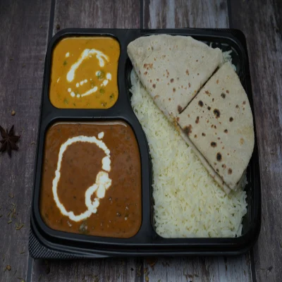 Dal Makhni, Matar Paneer, Tawa Roti (4), Rice, Salad & Raita Thali