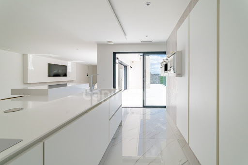 House with pool and terrace 4