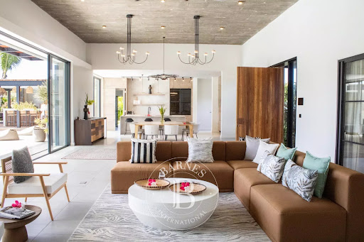 Villa with pool and terrace 4