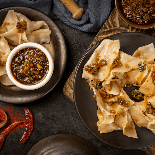 Chilli Oil Wontons - Veg [8 Pieces]