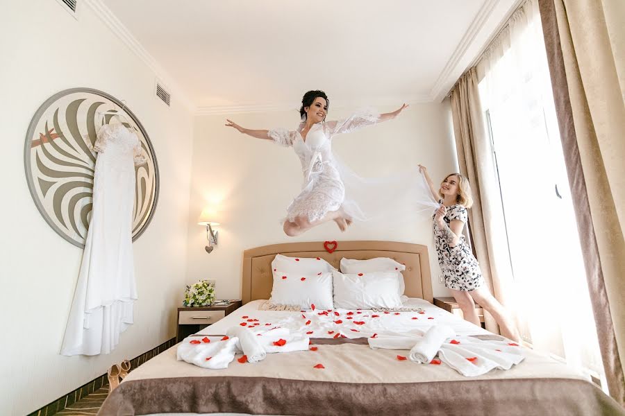 Wedding photographer Olga Manokhina (fotosens). Photo of 14 May 2020