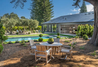 House with pool and garden 8