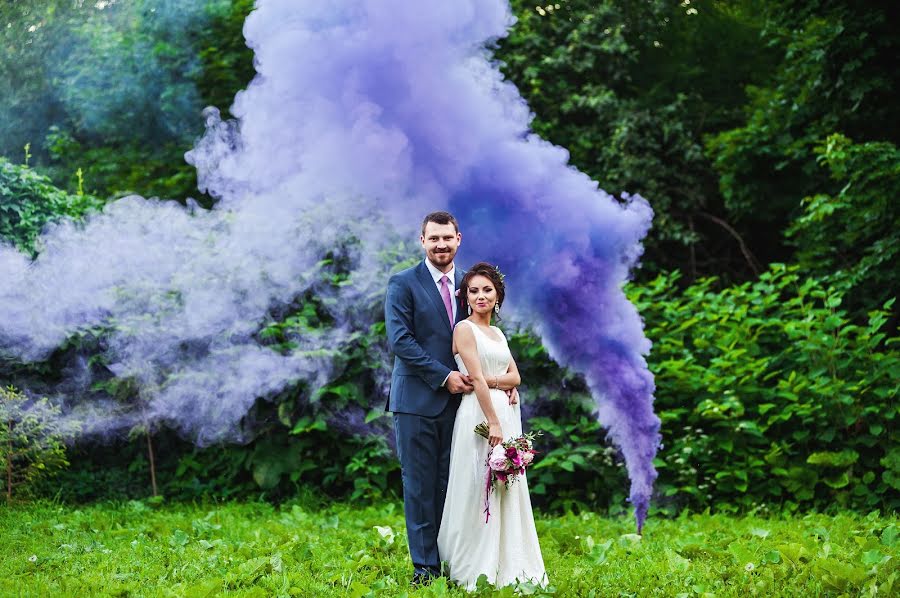 Fotógrafo de casamento Radosvet Lapin (radosvet). Foto de 2 de setembro 2015