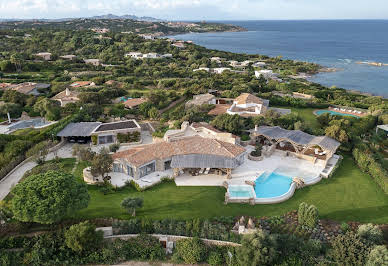 Maison avec piscine et terrasse 4