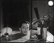 USA. 1943. Salvadore DALI's "Head on a Table."<br />
uit boek Das gemeinsame Werk<br />
foto © Philippe Halsman