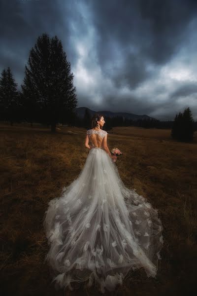 Wedding photographer Mocanu Cristian (grafixstudio). Photo of 15 February 2018