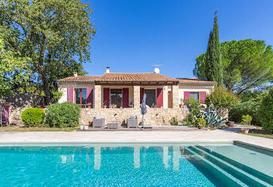 Maison avec piscine et jardin 5