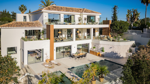 Buy this luxury property in Marbella (Spain) - Modern villa with pool and garden