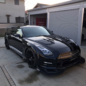 NISSAN GT-R