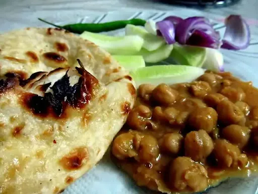 Butter Naan With Punjabi Chole & Curd