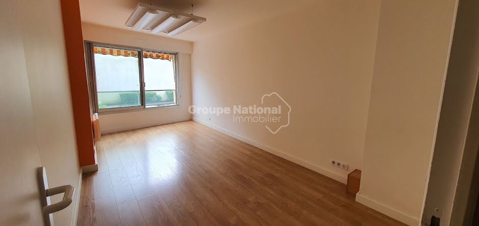 Location  locaux professionnels 2 pièces 44.72 m² à Versailles (78000), 1 237 €