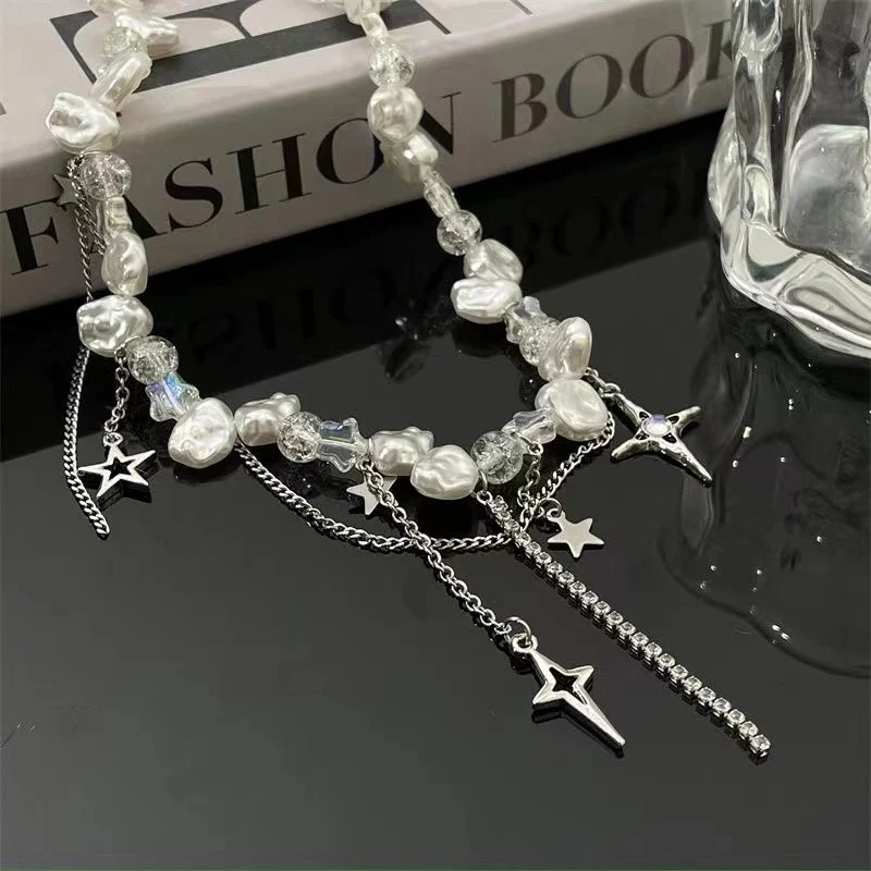 Speciale design zoetwaterparel kwastjes sleutelbeenketting, een elegante en unieke halsketting die de aandacht trekt.