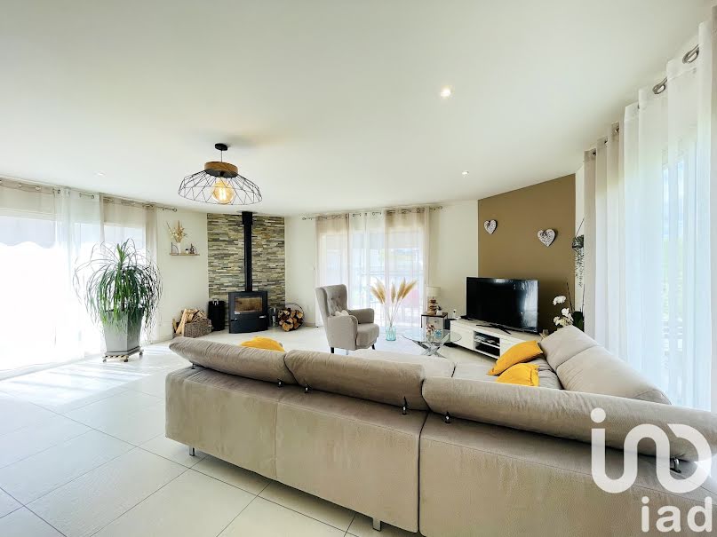 Vente maison 5 pièces 145 m² à Yssac-la-Tourette (63200), 370 000 €