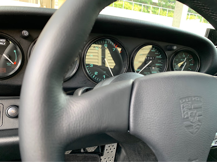 911 クーペのメーター・追加メーター・メーターLED打ち替え・メーターカスタム・ポルシェ993に関するカスタム事例の投稿画像1枚目