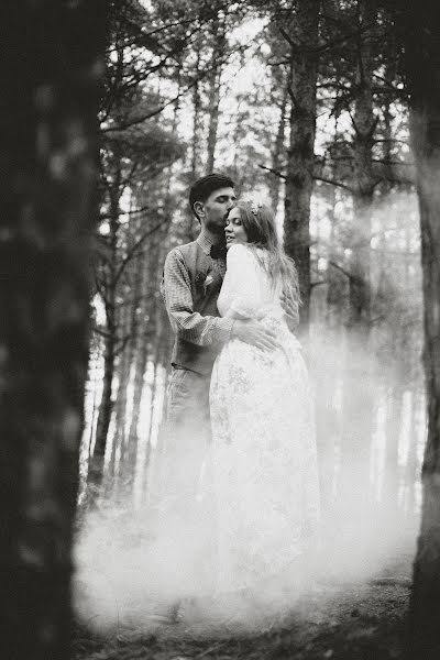 Wedding photographer Dmitro Lisyuk (dimontito). Photo of 2 April 2015