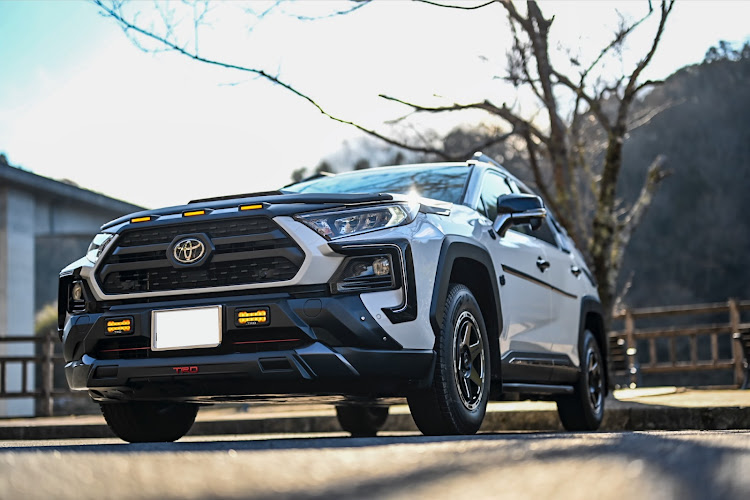 RAV4の今年もよろしくお願いします・新年明けましておめでとうございます・新年初投稿・新年初ドライブ・新年初撮影に関するカスタム事例の投稿画像1枚目